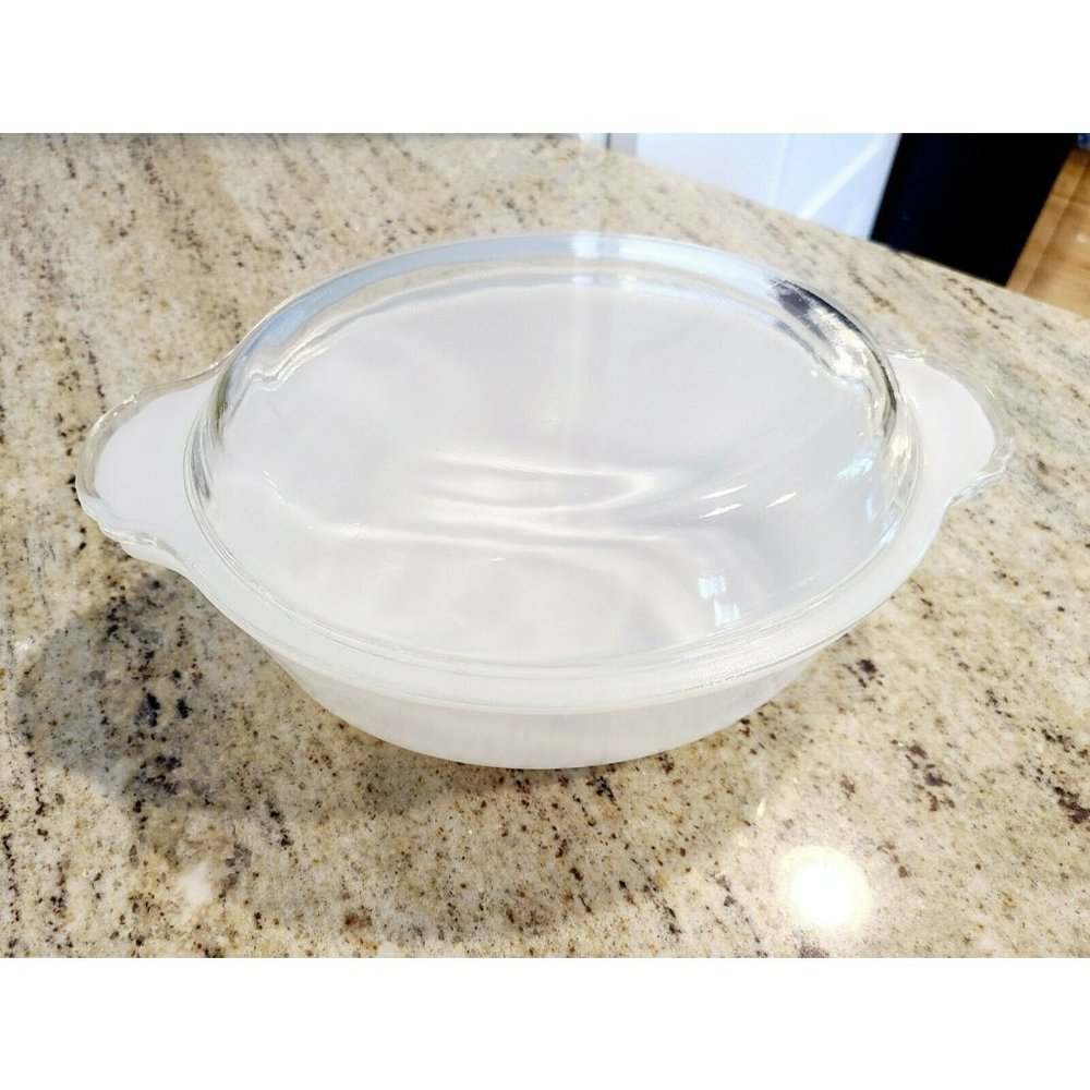 VTG Fire King Milk Glass 1-2Qt Casserole  Dish With Lid #467. Reverse Label.